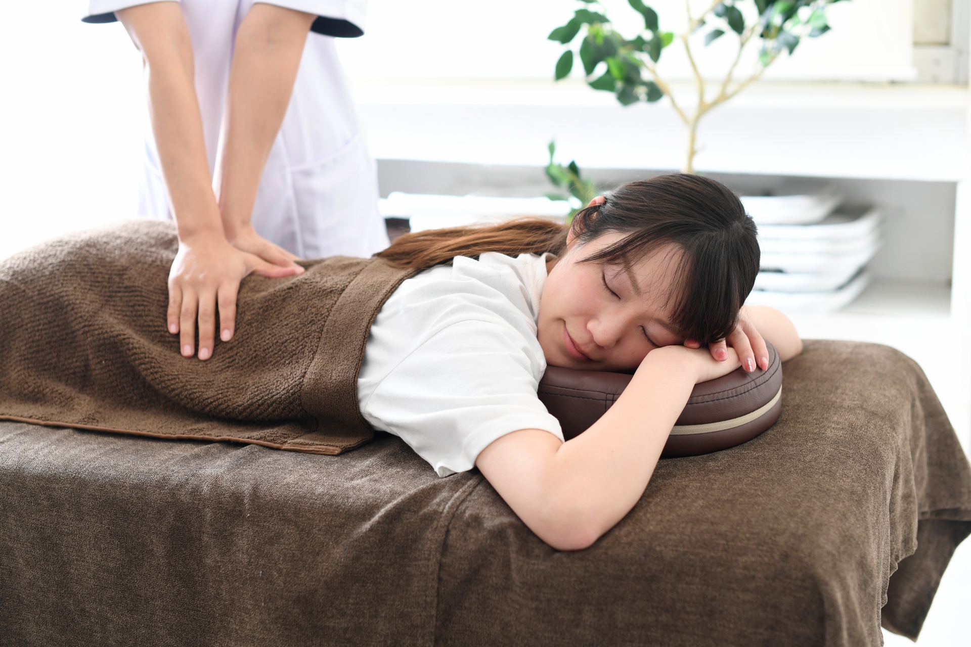 マッサージ女性